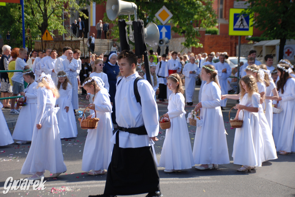 Tłumy w Radzionkowie na procesji Bożego Ciała [foto]