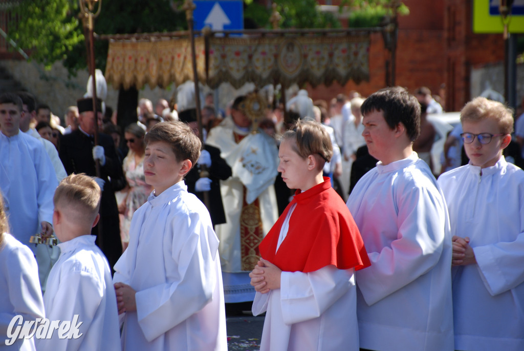 Tłumy w Radzionkowie na procesji Bożego Ciała [foto]