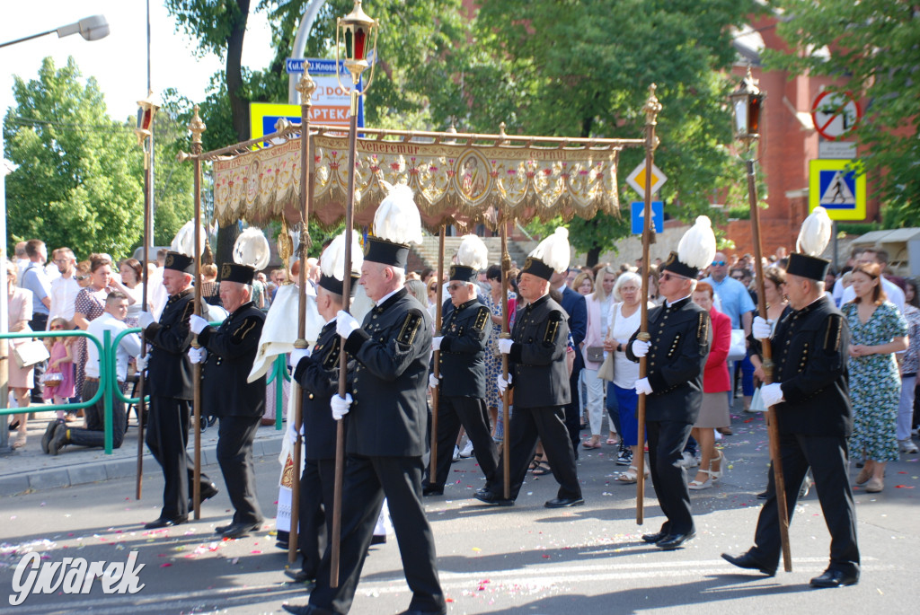 Tłumy w Radzionkowie na procesji Bożego Ciała [foto]