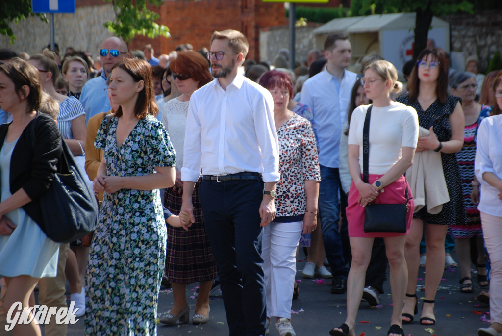 Tłumy w Radzionkowie na procesji Bożego Ciała [foto]