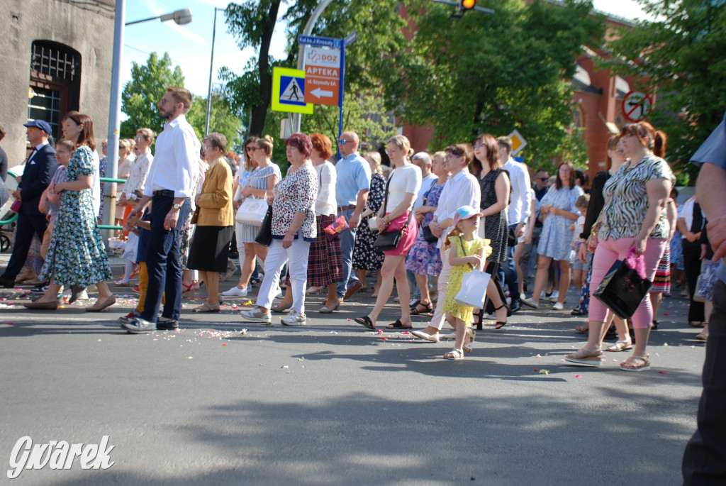 Tłumy w Radzionkowie na procesji Bożego Ciała [foto]