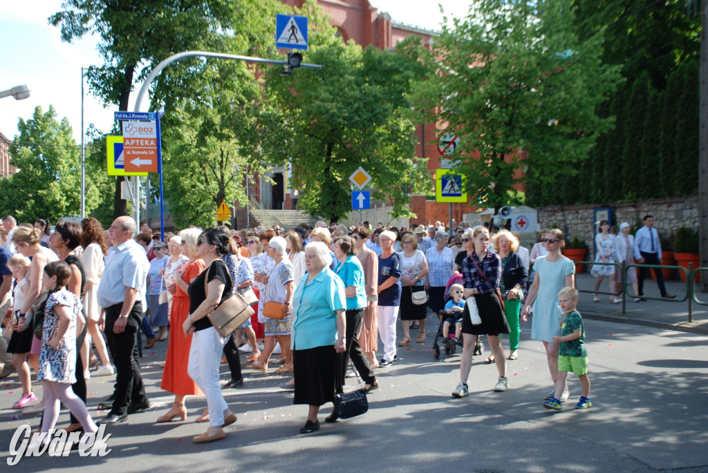 Tłumy w Radzionkowie na procesji Bożego Ciała [foto]