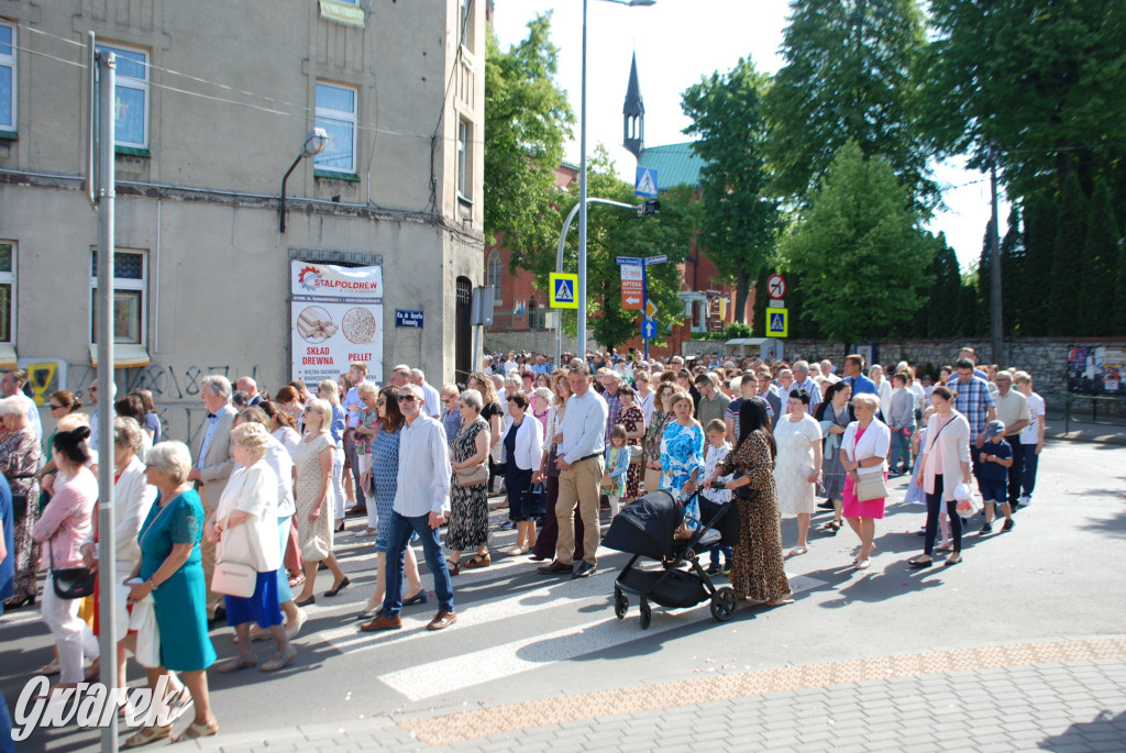 Tłumy w Radzionkowie na procesji Bożego Ciała [foto]