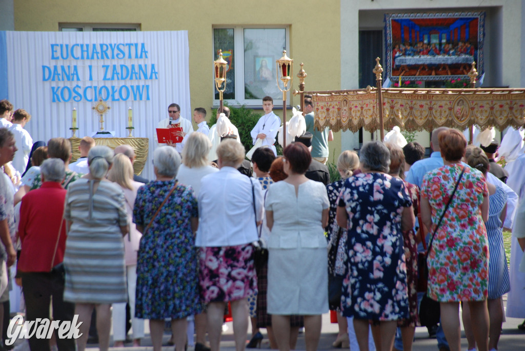 Tłumy w Radzionkowie na procesji Bożego Ciała [foto]