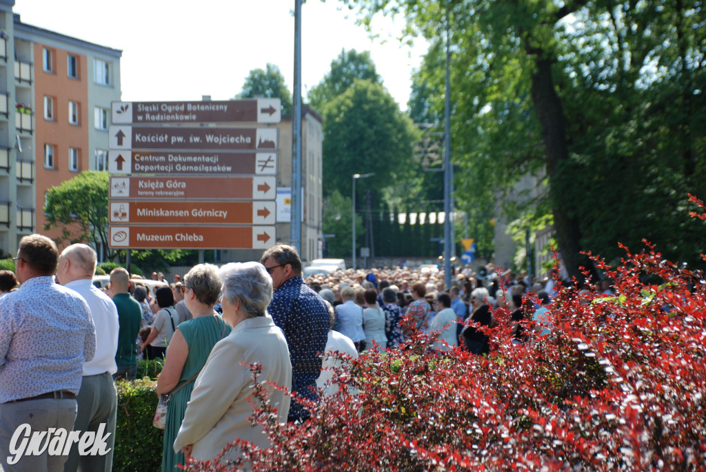 Tłumy w Radzionkowie na procesji Bożego Ciała [foto]