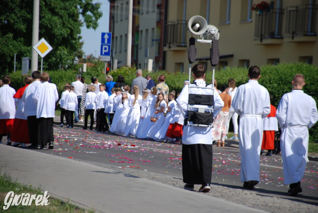 Tłumy w Radzionkowie na procesji Bożego Ciała [foto]