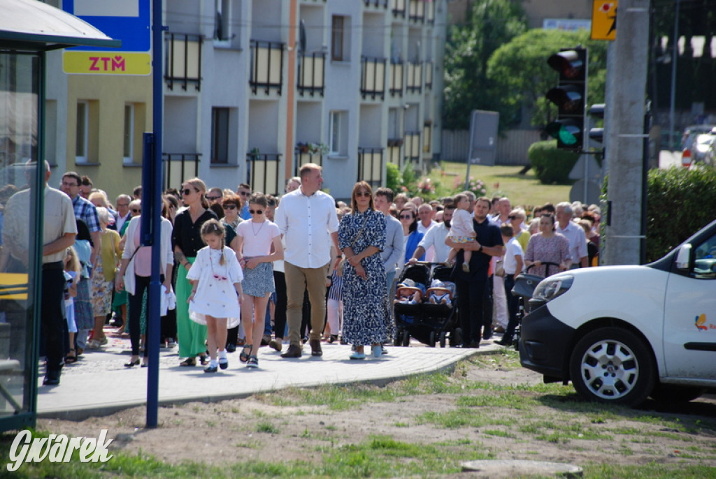 Tłumy w Radzionkowie na procesji Bożego Ciała [foto]