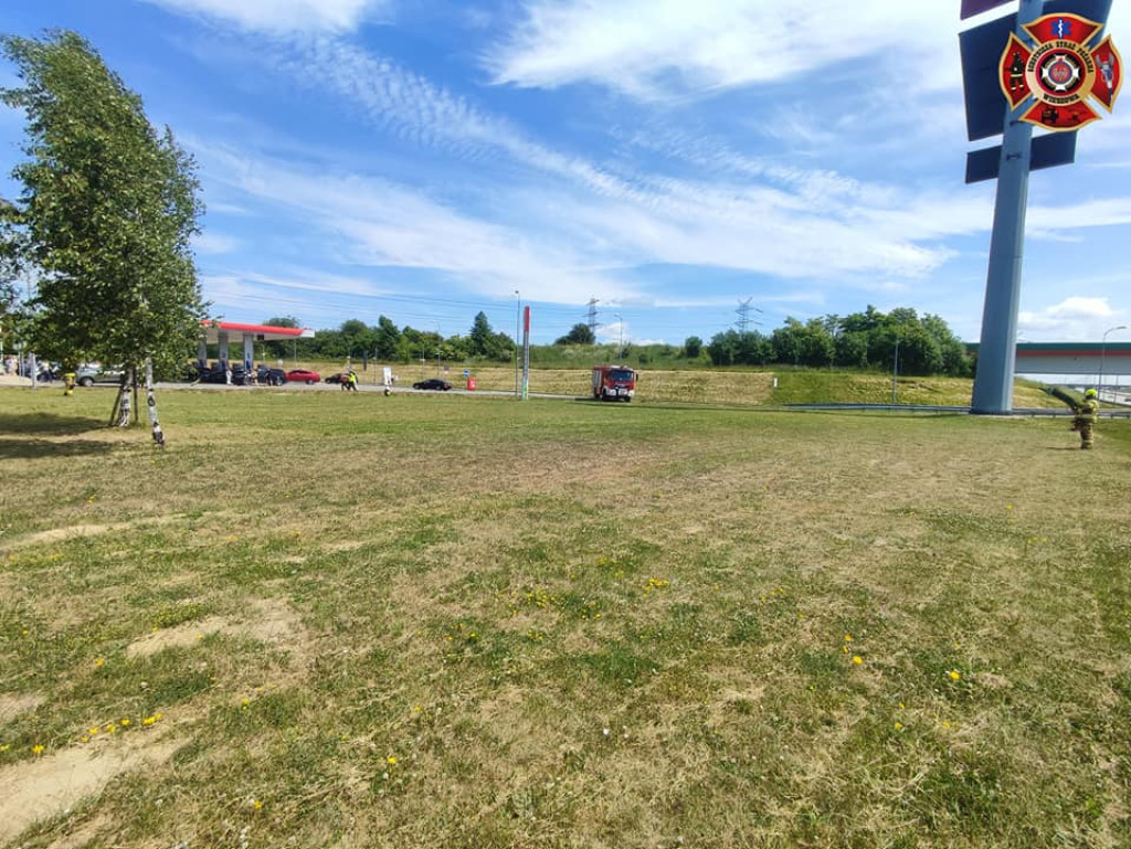 Pożar samochodu. Lądował śmigłowiec LPR