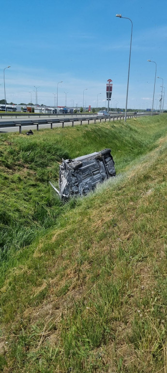 Pożar samochodu. Lądował śmigłowiec LPR