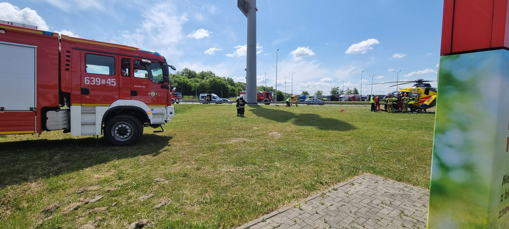 Pożar samochodu. Lądował śmigłowiec LPR