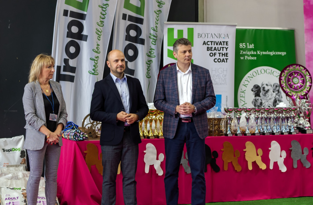 Weekend pod znakiem psów. Spacery i wystawa