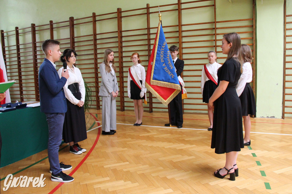 Tarnowskie Góry. Pożegnanie ósmoklasistów z SP nr 9