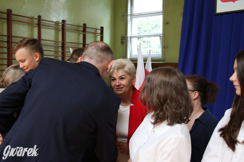 Tarnowskie Góry. Pożegnanie ósmoklasistów z SP nr 9