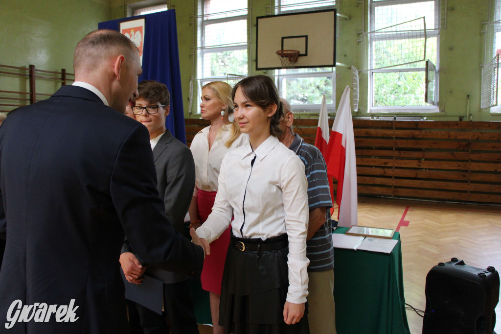 Tarnowskie Góry. Pożegnanie ósmoklasistów z SP nr 9