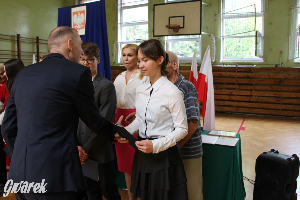 Tarnowskie Góry. Pożegnanie ósmoklasistów z SP nr 9