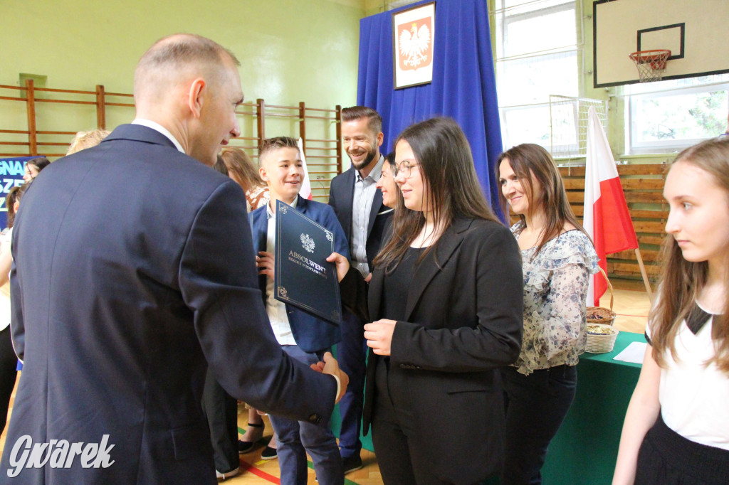 Tarnowskie Góry. Pożegnanie ósmoklasistów z SP nr 9