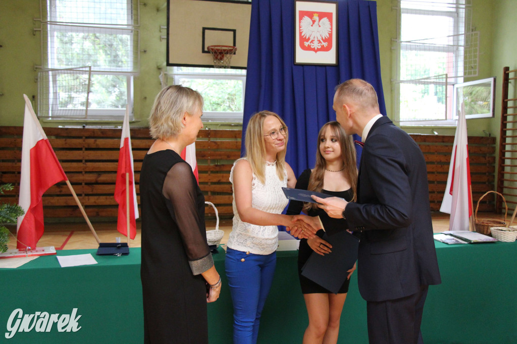 Tarnowskie Góry. Pożegnanie ósmoklasistów z SP nr 9