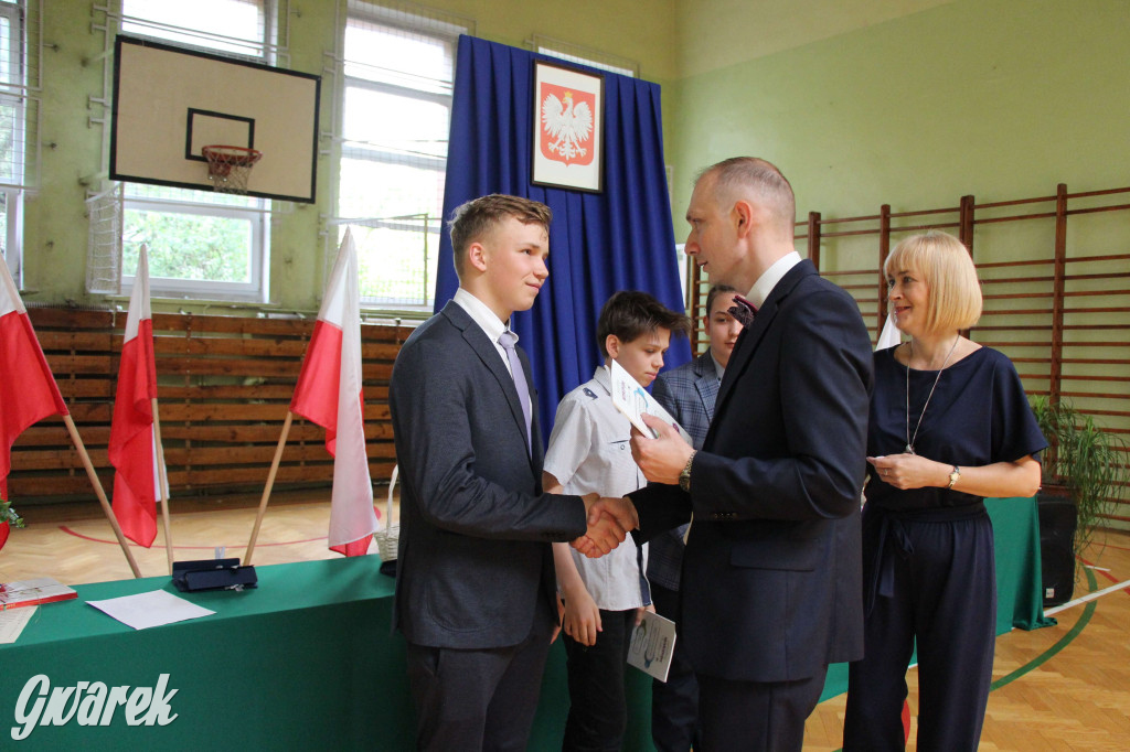 Tarnowskie Góry. Pożegnanie ósmoklasistów z SP nr 9