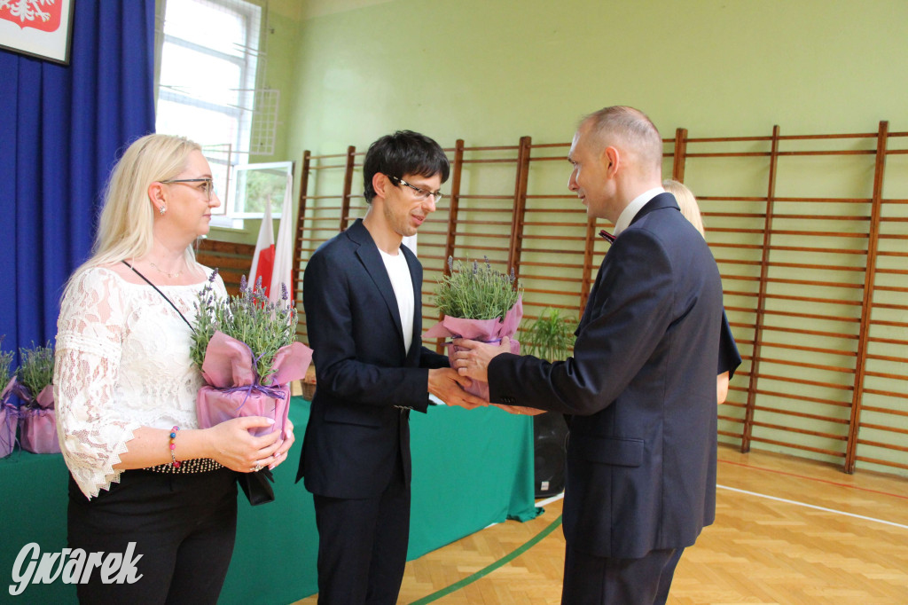 Tarnowskie Góry. Pożegnanie ósmoklasistów z SP nr 9