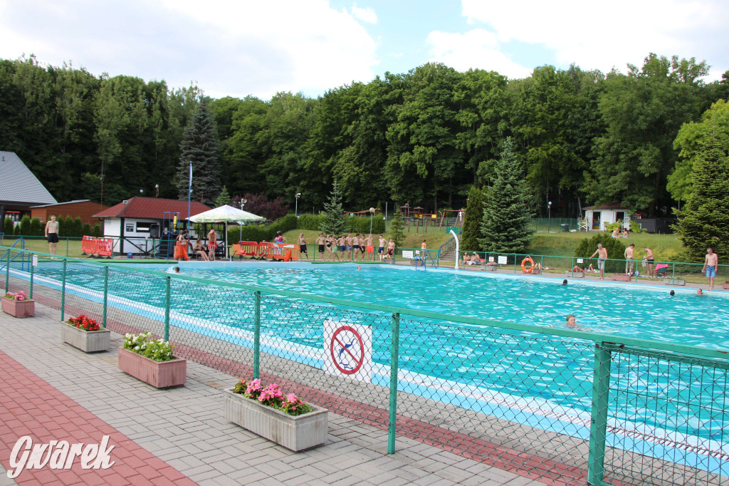 Radzionków, Księża Góra. Początek wakacji na basenie