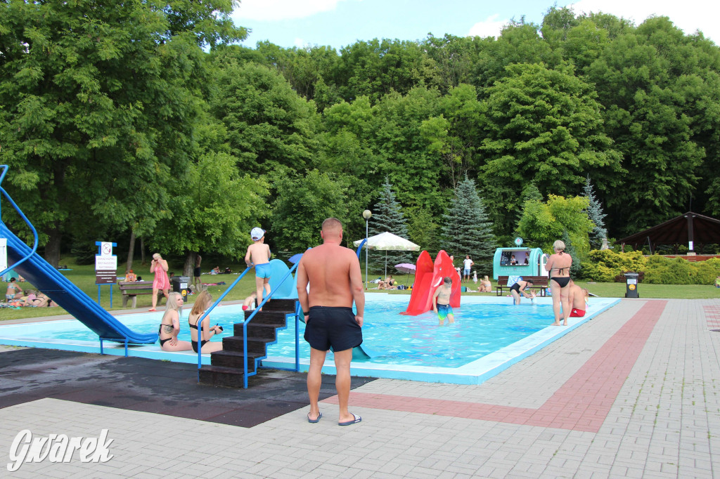 Radzionków, Księża Góra. Początek wakacji na basenie