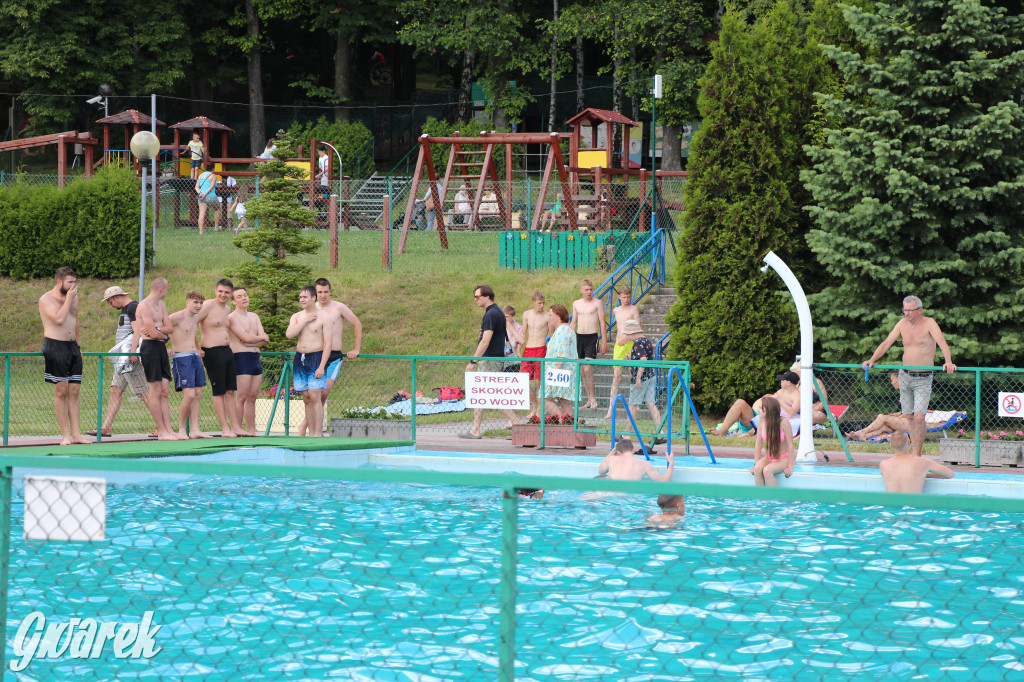 Radzionków, Księża Góra. Początek wakacji na basenie