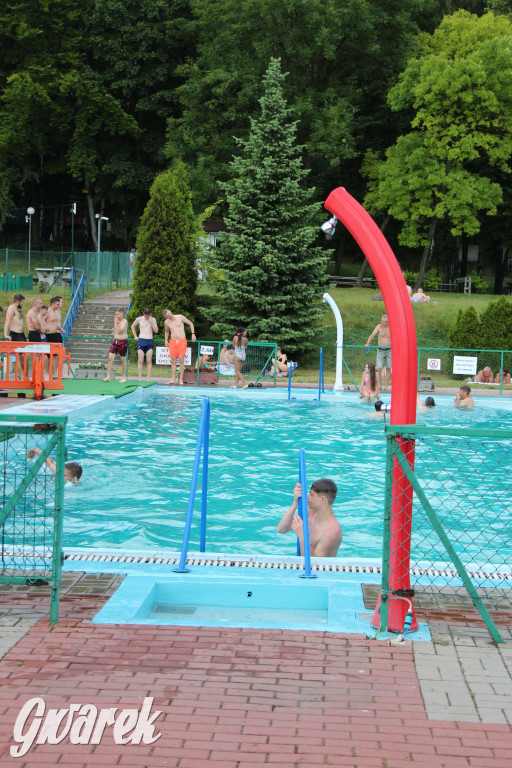 Radzionków, Księża Góra. Początek wakacji na basenie