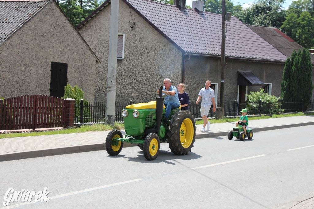 Parada ciągników na koniec zlotu