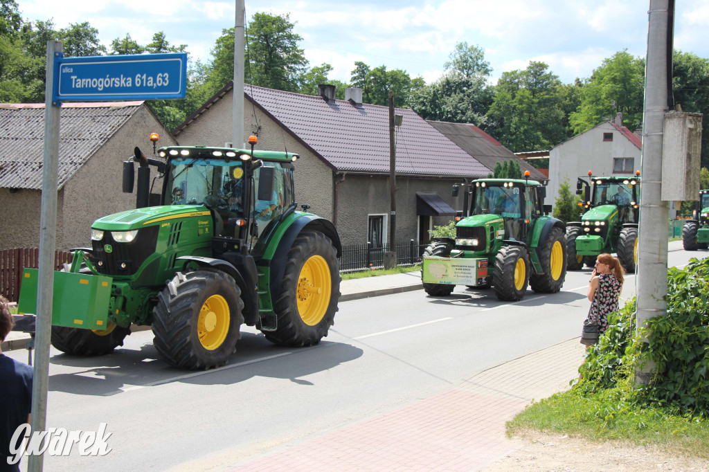 Parada ciągników na koniec zlotu