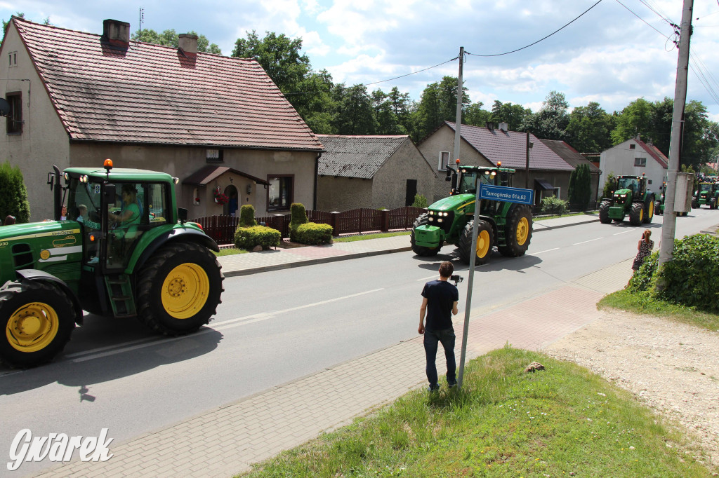 Parada ciągników na koniec zlotu