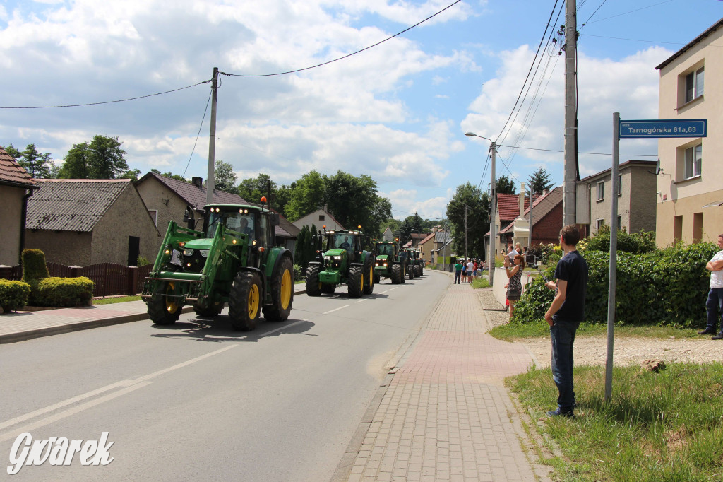 Parada ciągników na koniec zlotu