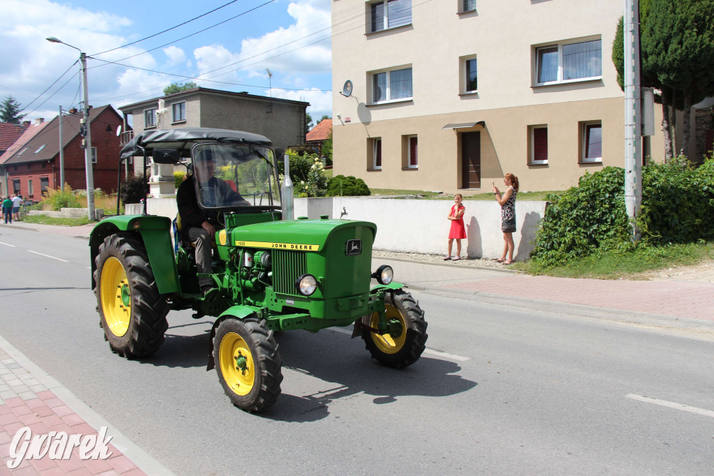 Parada ciągników na koniec zlotu