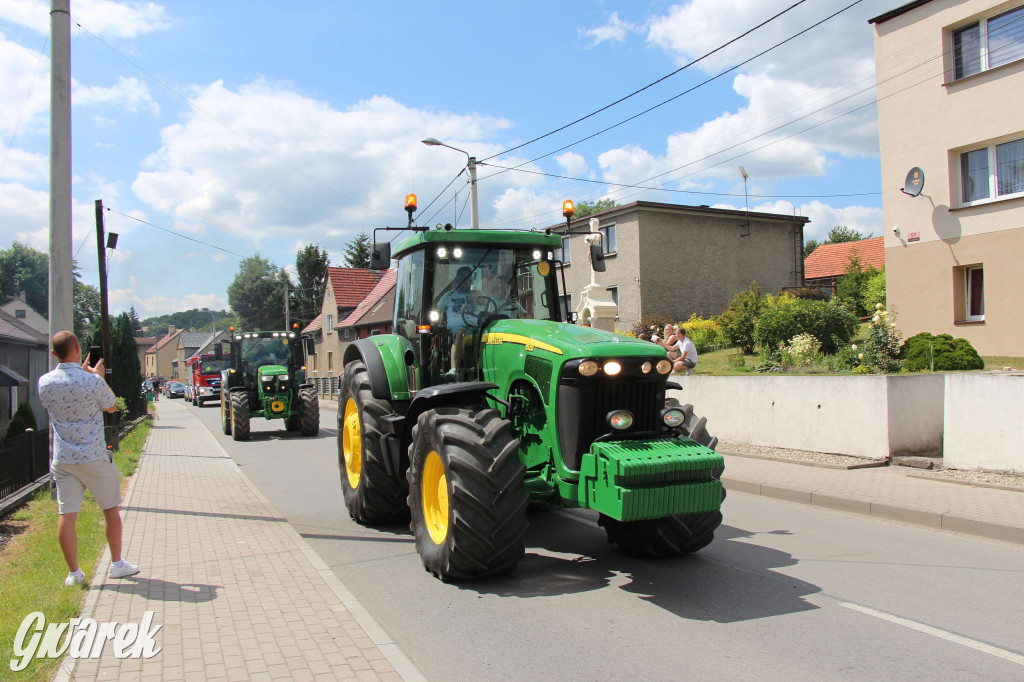 Parada ciągników na koniec zlotu