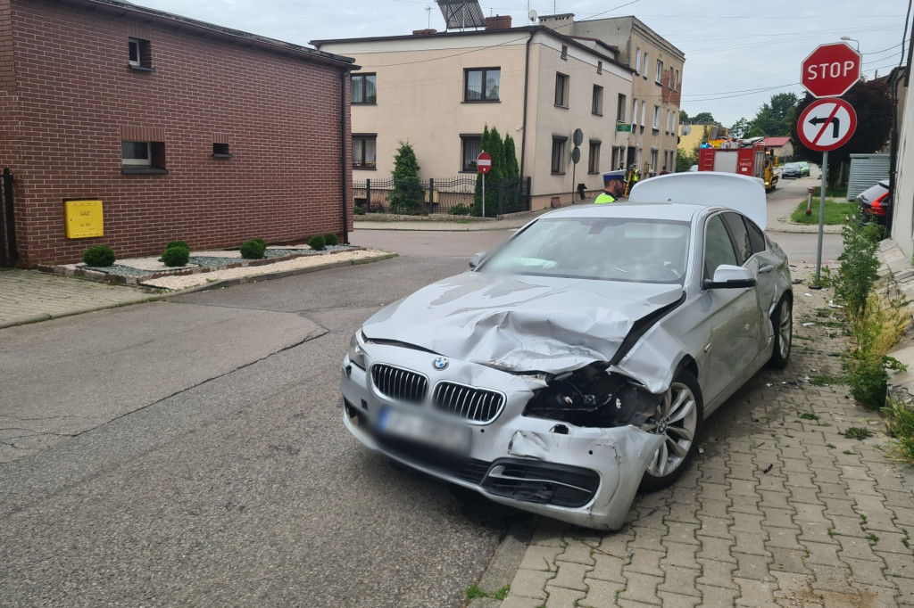 Zderzenie volvo i bmw. Dwie dziewczynki w szpitalu
