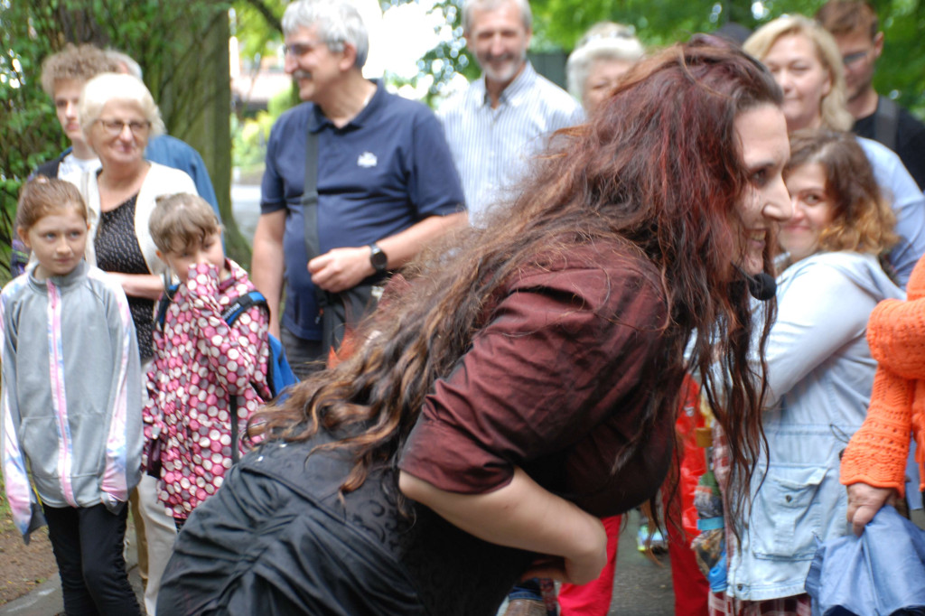 Tarnowskie Góry. Małpiarnia i burmistrz w parku