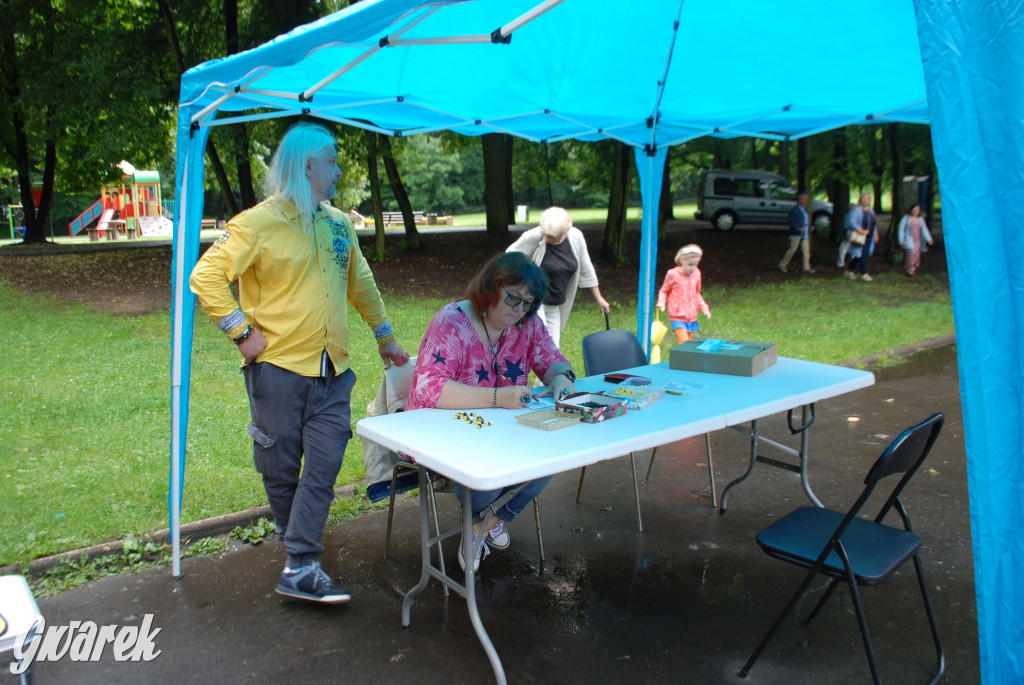 Tarnowskie Góry. Małpiarnia i burmistrz w parku