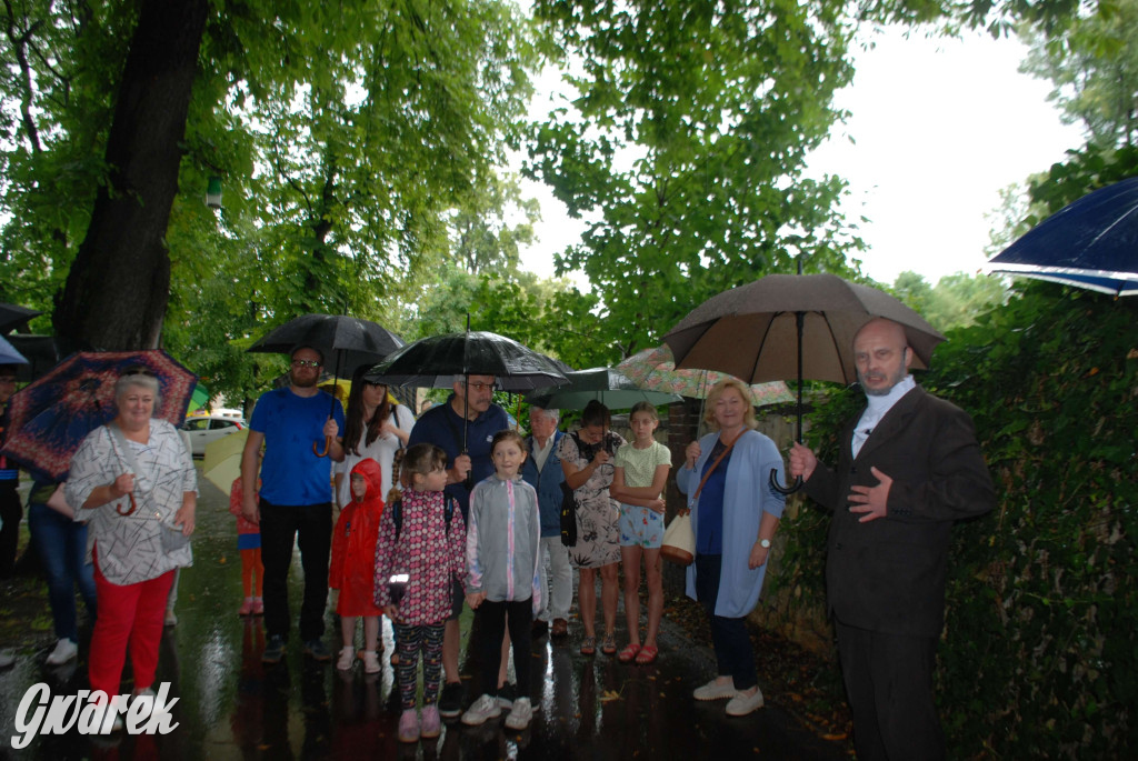 Tarnowskie Góry. Małpiarnia i burmistrz w parku