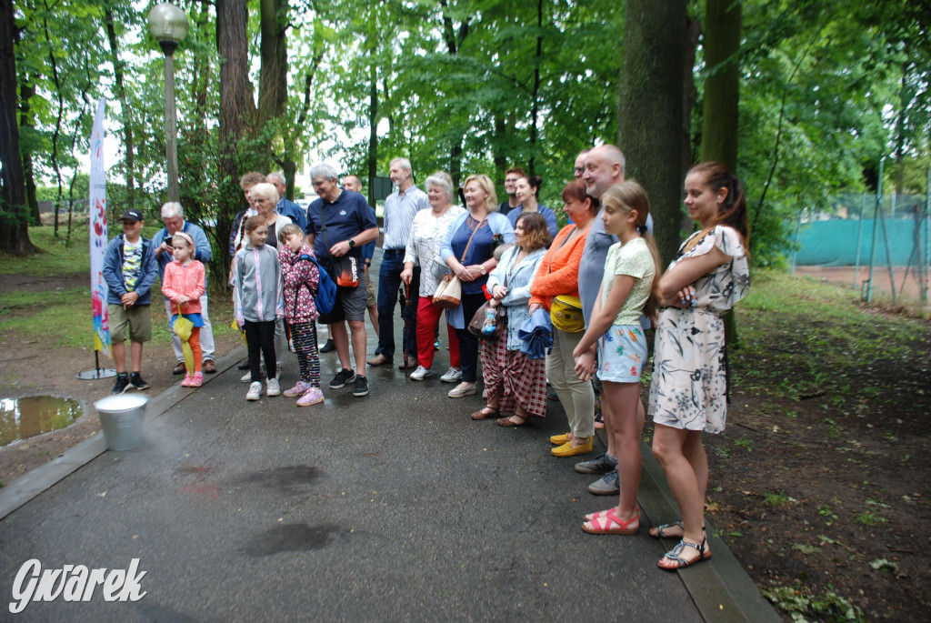 Tarnowskie Góry. Małpiarnia i burmistrz w parku