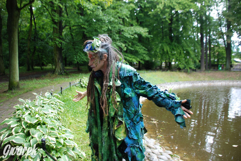 Tarnowskie Góry. Małpiarnia i burmistrz w parku