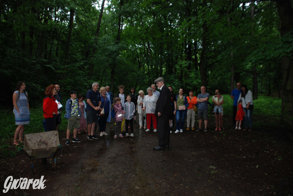 Tarnowskie Góry. Małpiarnia i burmistrz w parku
