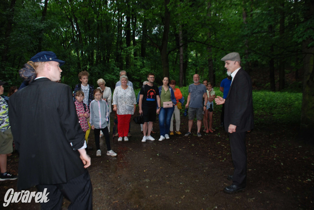 Tarnowskie Góry. Małpiarnia i burmistrz w parku