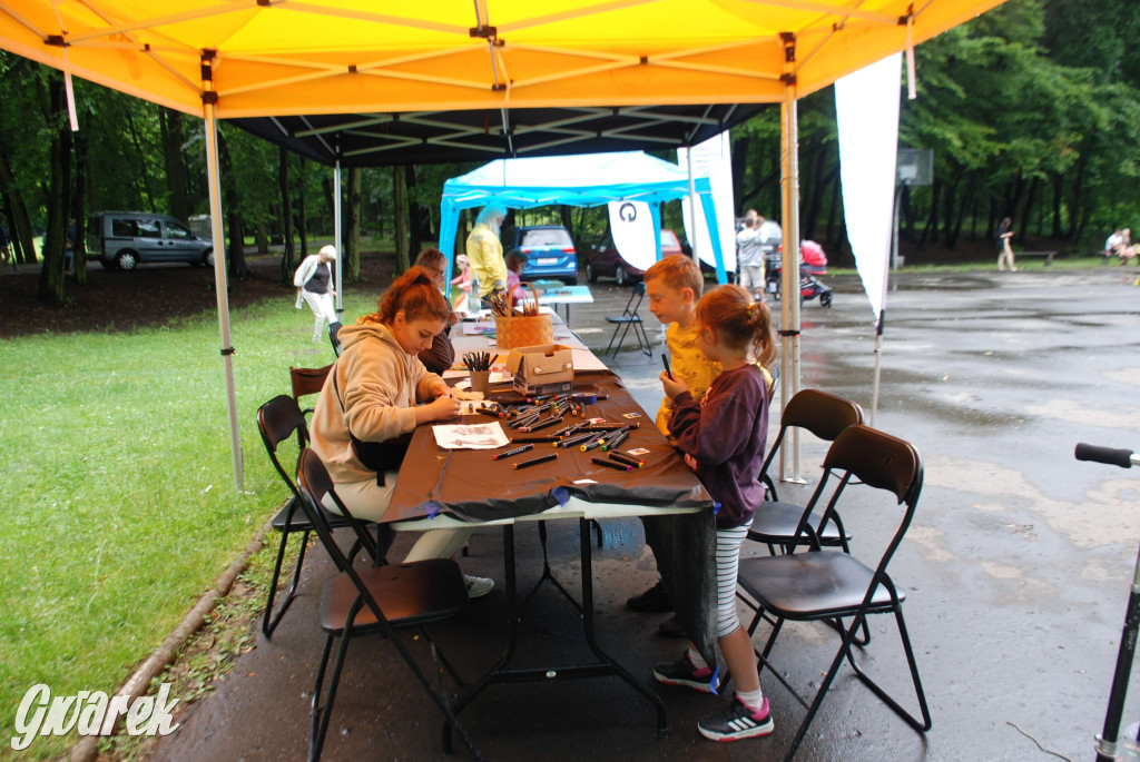 Tarnowskie Góry. Małpiarnia i burmistrz w parku