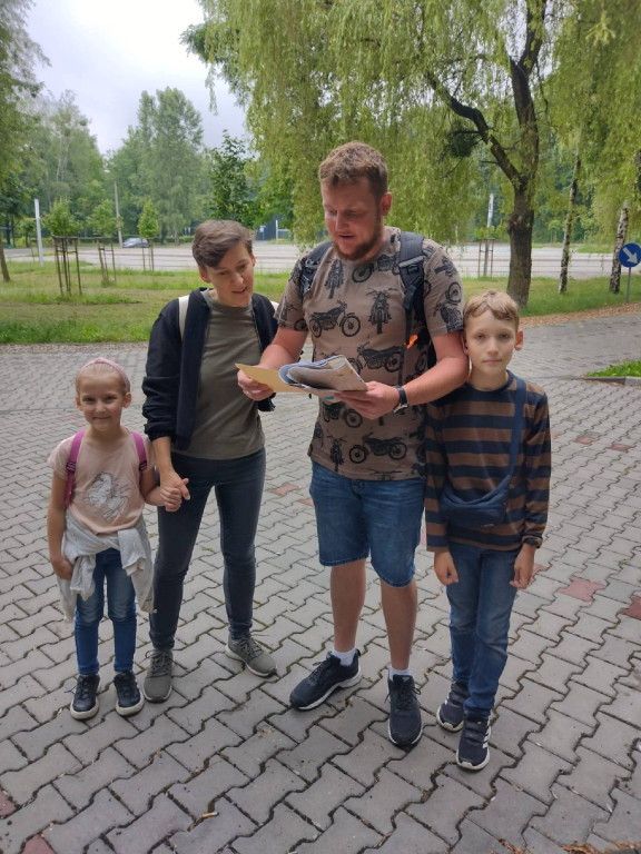 Krwawe pomarańcze, kura w sądzie. W poszukiwaniu złota i sensacji