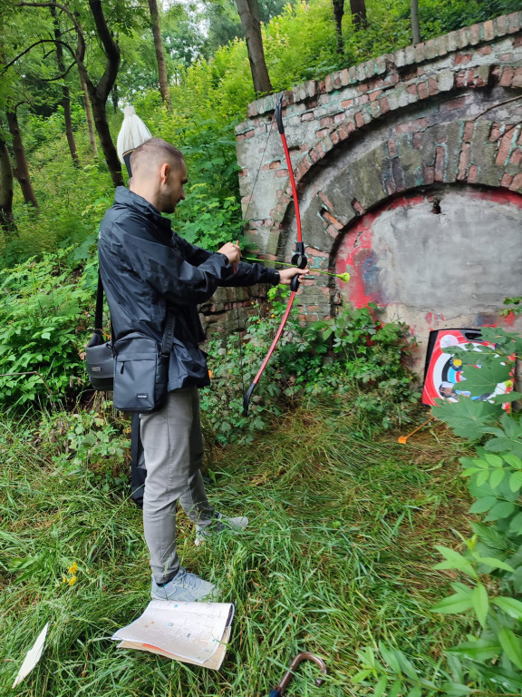 Krwawe pomarańcze, kura w sądzie. W poszukiwaniu złota i sensacji