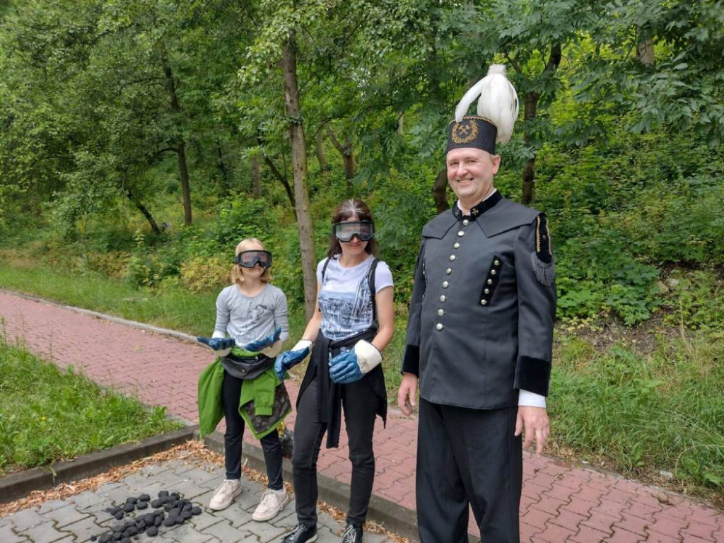 Krwawe pomarańcze, kura w sądzie. W poszukiwaniu złota i sensacji