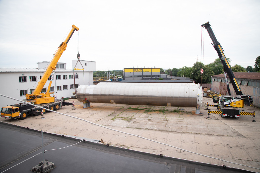 Tarnowskie Góry. Transport dużego gabarytu. 27 metrów