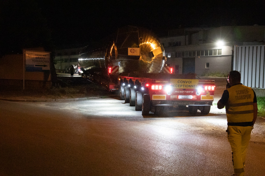 Tarnowskie Góry. Transport dużego gabarytu. 27 metrów