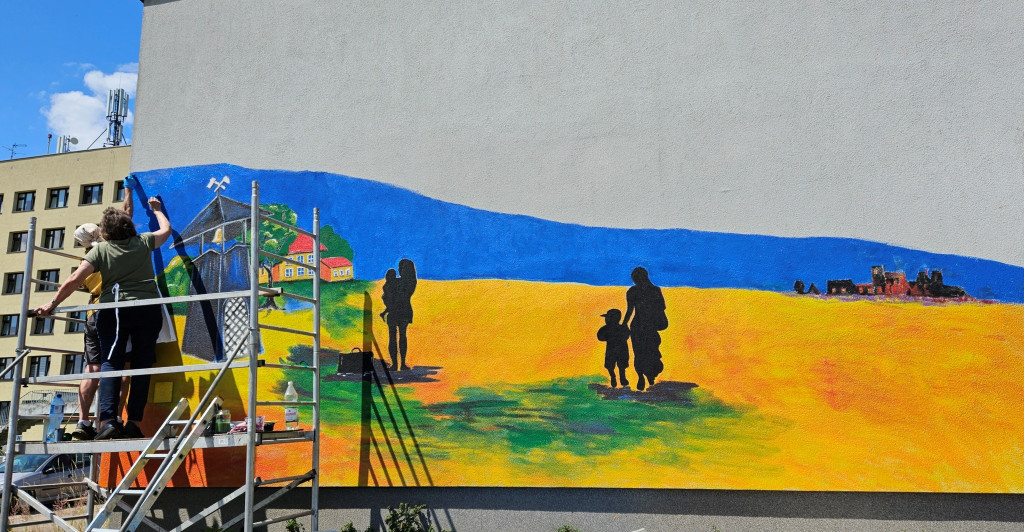 Tarnowskie Góry. Kolorowy mural na ścianie szpitala