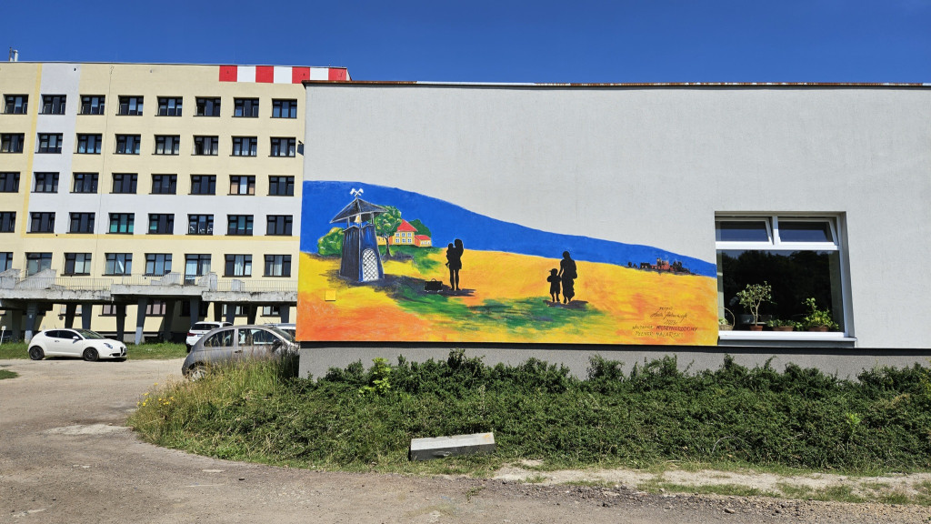 Tarnowskie Góry. Kolorowy mural na ścianie szpitala