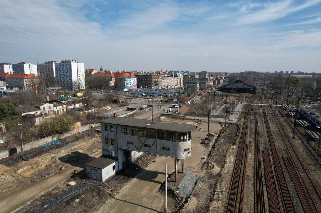 Napis Bytom trafił do Tarnowskich Gór. Trwa remont hali